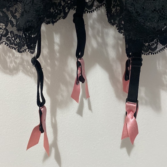 Hanky Panky - Pink with Black lace Corset - Size 8 - Picture 2 of 8